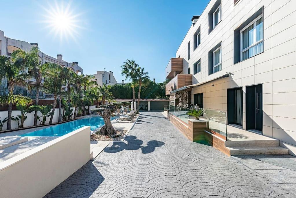 5 Stelle Piscina, Jacuzzi, Wifi - 2 Min Dal Mare Apartment Miami Playa Bagian luar foto