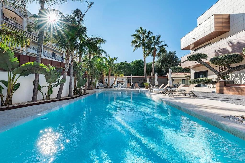 5 Stelle Piscina, Jacuzzi, Wifi - 2 Min Dal Mare Apartment Miami Playa Bagian luar foto