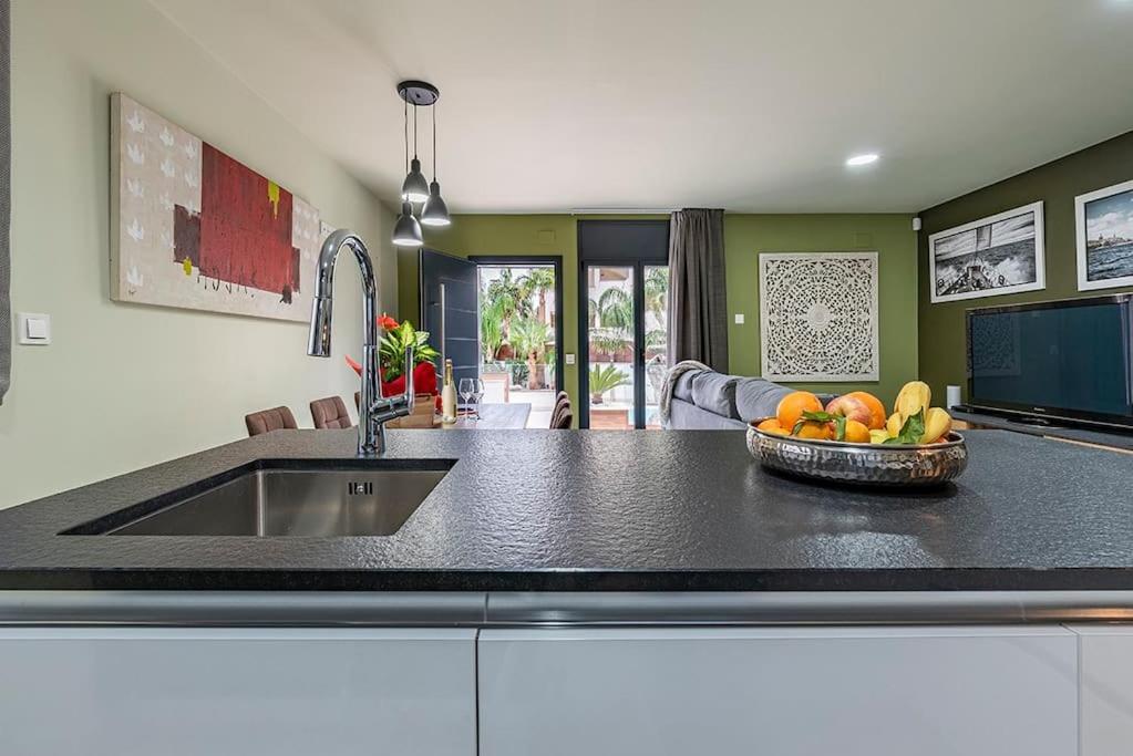 5 Stelle Piscina, Jacuzzi, Wifi - 2 Min Dal Mare Apartment Miami Playa Bagian luar foto