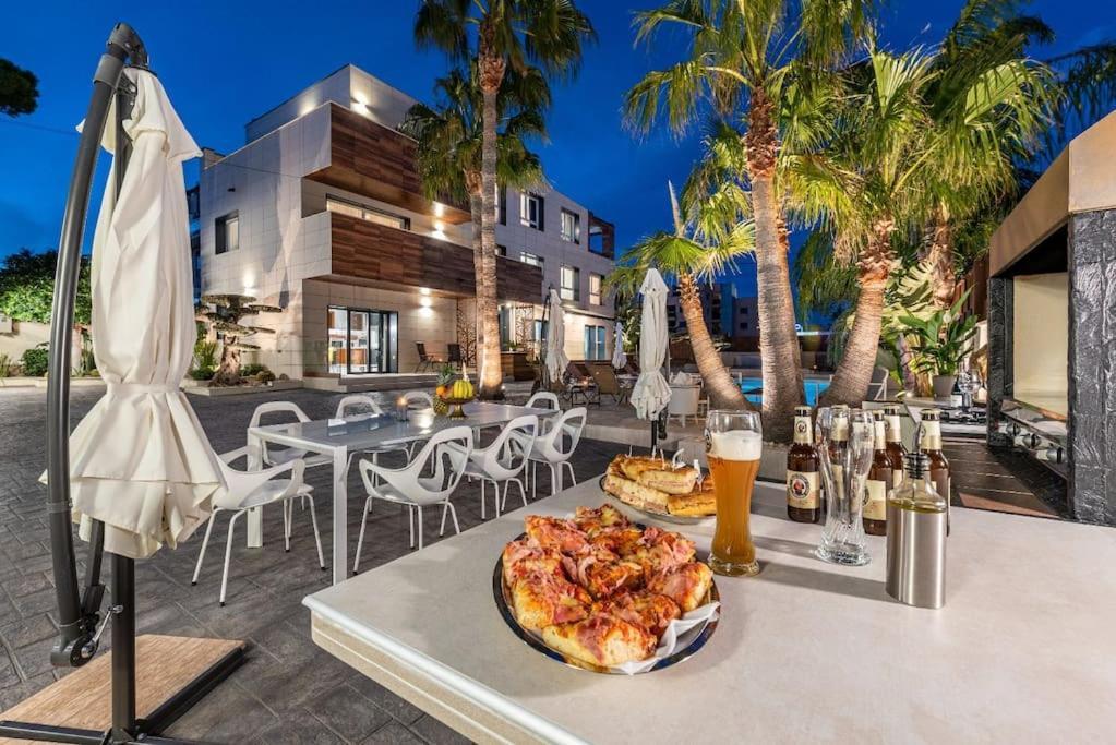 5 Stelle Piscina, Jacuzzi, Wifi - 2 Min Dal Mare Apartment Miami Playa Bagian luar foto