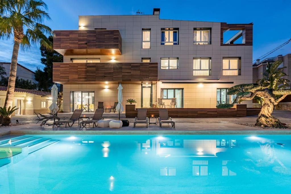 5 Stelle Piscina, Jacuzzi, Wifi - 2 Min Dal Mare Apartment Miami Playa Bagian luar foto