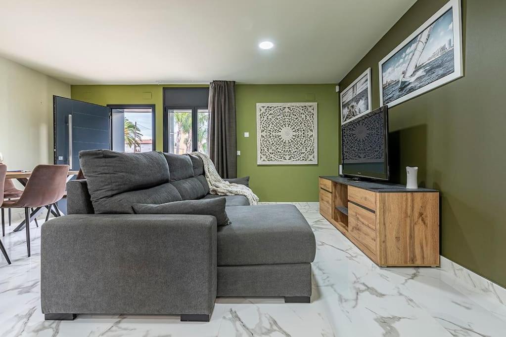 5 Stelle Piscina, Jacuzzi, Wifi - 2 Min Dal Mare Apartment Miami Playa Bagian luar foto