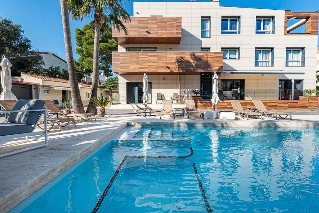 5 Stelle Piscina, Jacuzzi, Wifi - 2 Min Dal Mare Apartment Miami Playa Bagian luar foto